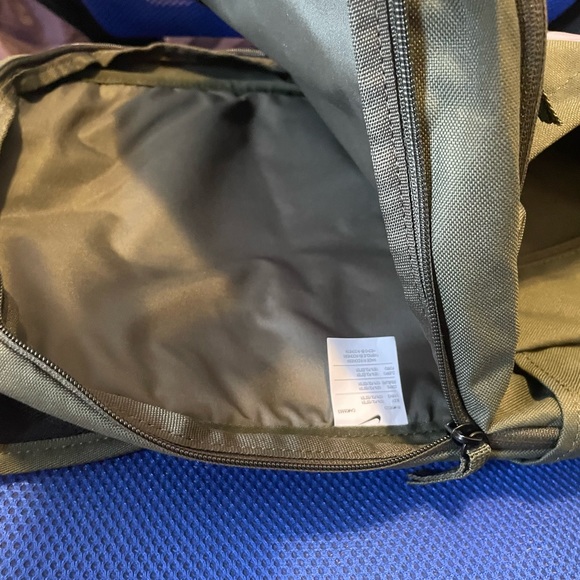 Army green Nike Back Pack with multiple compartments - Picture 9 of 9